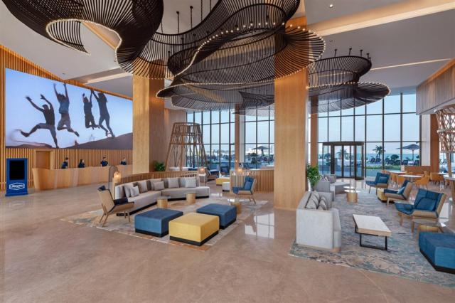 RKTMAHX_Lobby-&-Reception-with-FO-Team.jpg