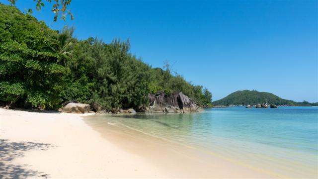 ephelia-seychelles-2016-beach-02_hd.jpg