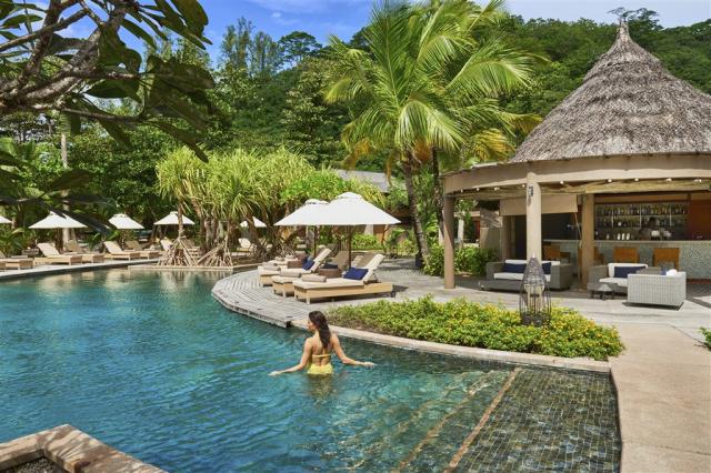 ephelia-seychelles-2017-ab-pool-lifestyle-03_hd.jpg