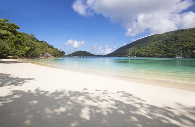 ephelia-seychelles-2022-tc-beach-view-05_hd.jpg