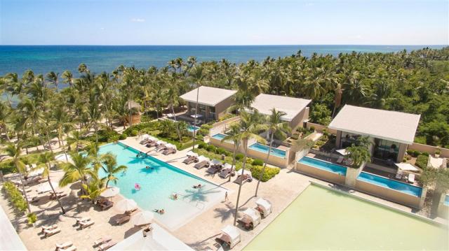 Catalonia Royal Bavaro - Swimming pool (2).jpg
