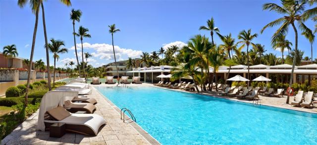 CataloniaRoyalBavaro-Infinity-Pool2.jpg
