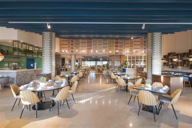 002-Catalonia-Royal-Bavaro-Buffet-Thalassa2.jpg