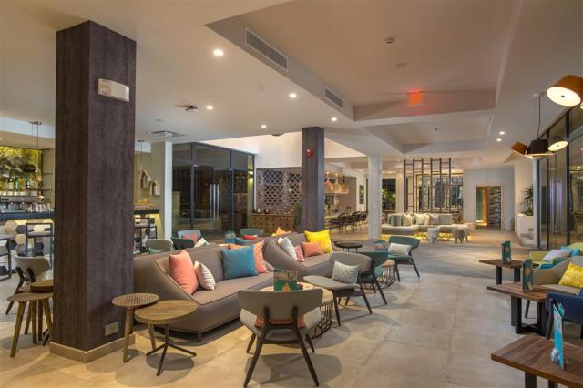 CataloniaLaRomana bar lobby twist.jpg