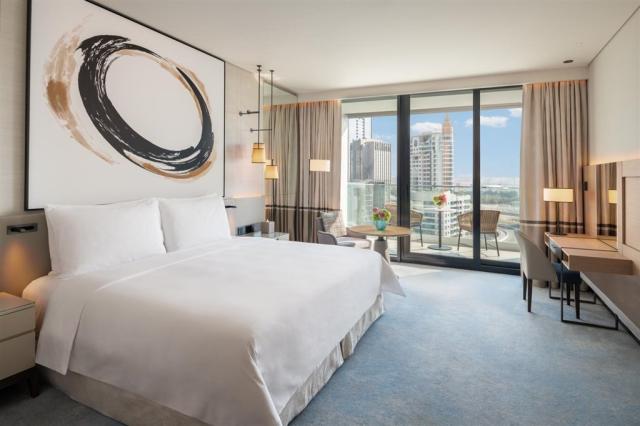 Deluxe-King-Balcony-Bedroom-(Marina-Facing)-.jpg