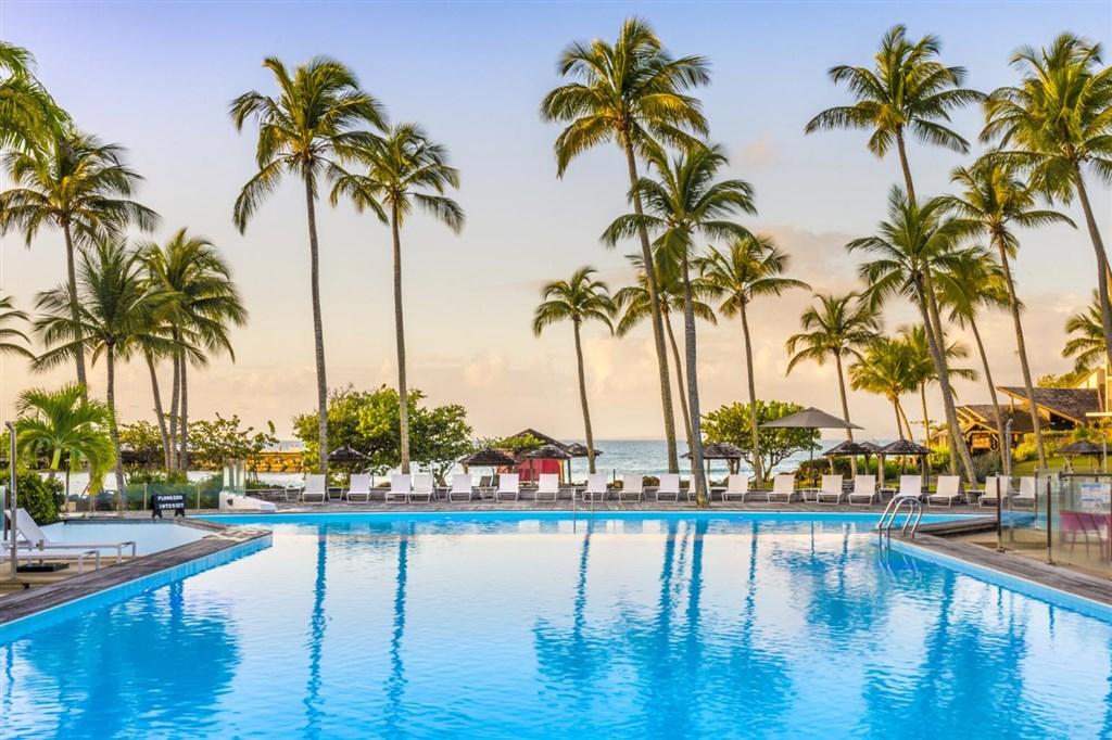 la-creole-beach-piscine-.jpg