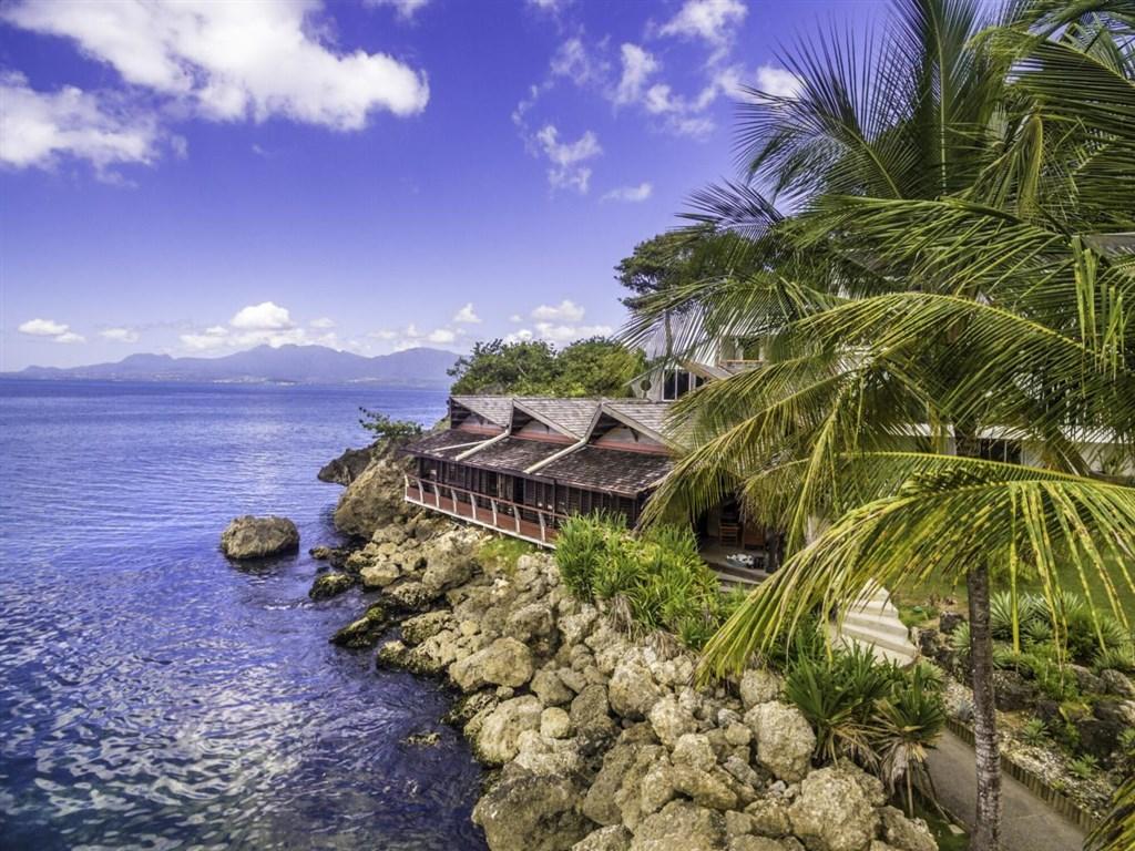 guadeloupe_creole_beach_a_brusini_zawag-restaurabt.jpg