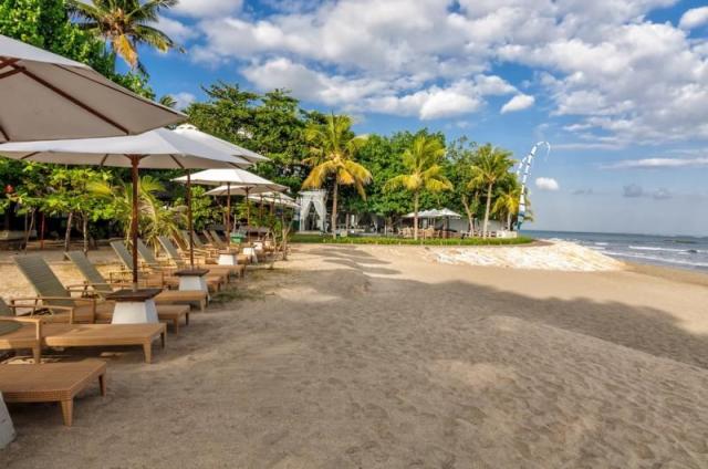 2---Beach-Lounge.jpg