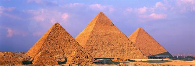 pyramidsofgiza2048x.jpg