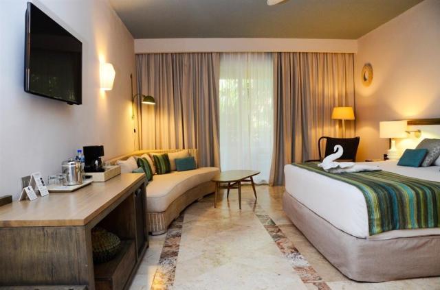 CATALONIA-ROYAL-TULUM-PREMIUM-TV.jpg
