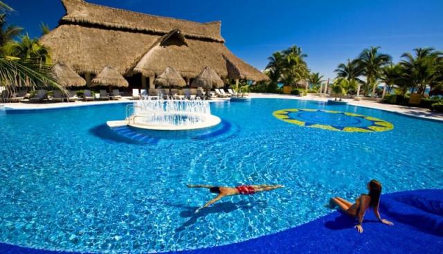 cataloniaroyaltulum_pool1_.jpg