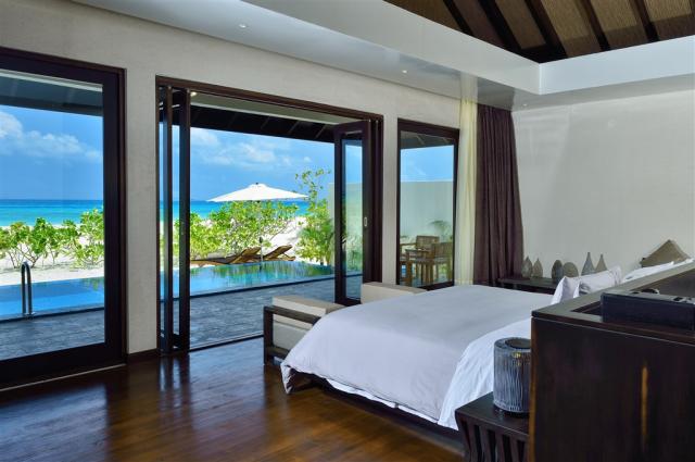 SUNSET POOL VILLA - INTERIOR SIDE ANGLE.jpg