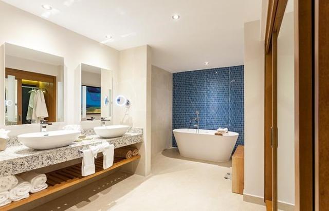 Sonesta-Ocean-Point-Roof-Top-Butler-Suite-bathroom.jpg