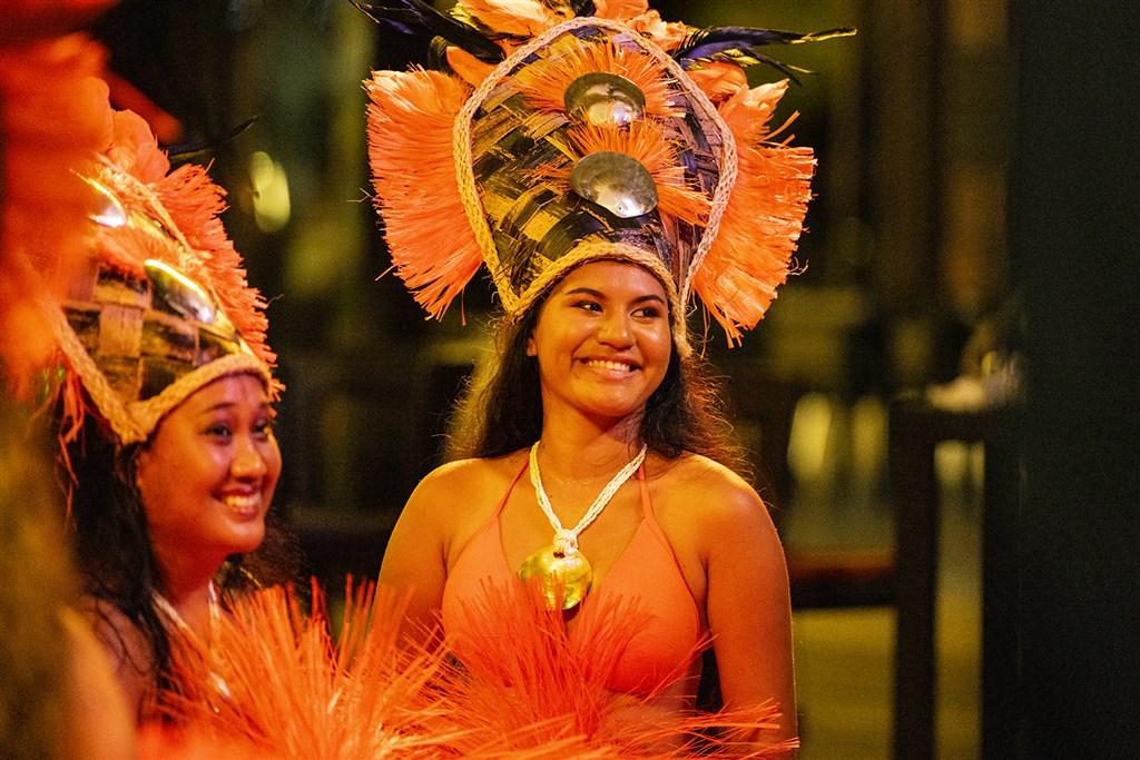 30 Polynesian dancers ©gregoirelebacon.jpg
