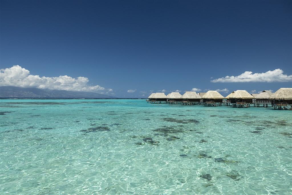 22 Superior overwater view ©gregoirelebacon.jpg