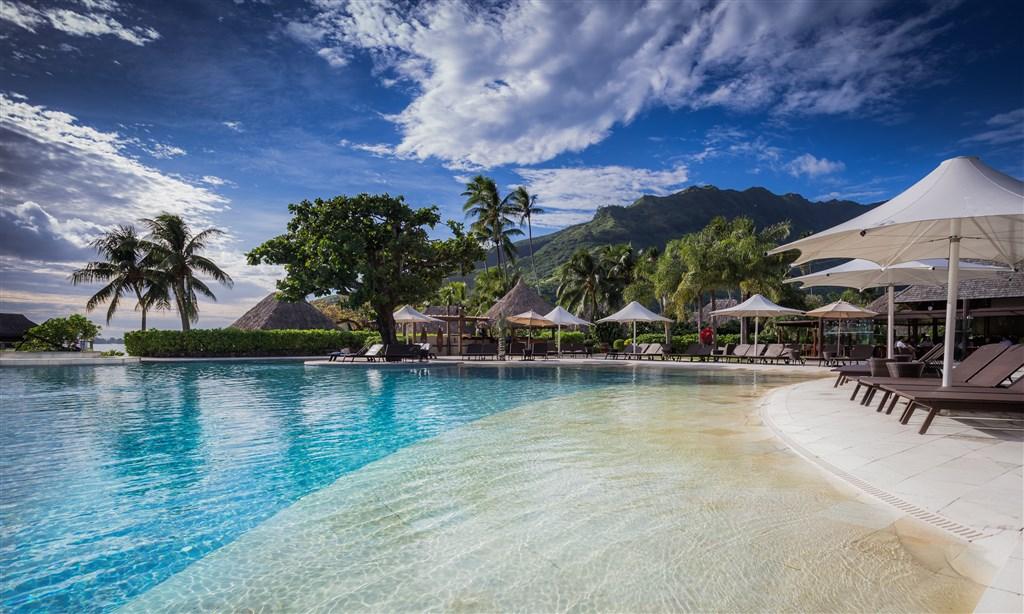 Manava Beach Resort Moorea Piscine cpr Charles Verones17.jpg