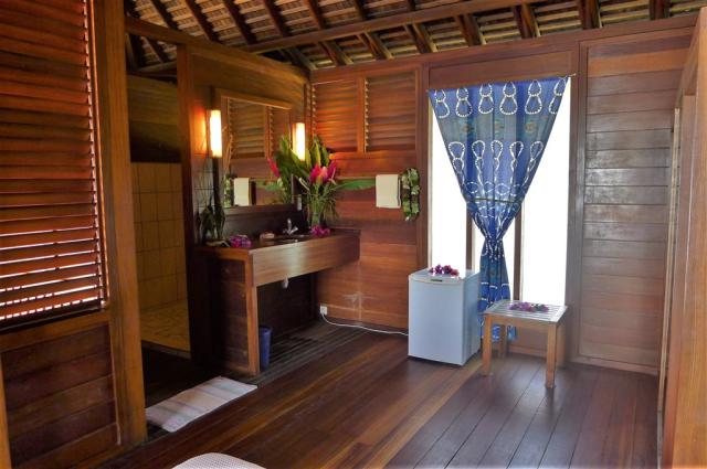 BOB Matira Bungalow Interior06.JPG