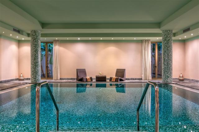 Indoor_Pool.jpg