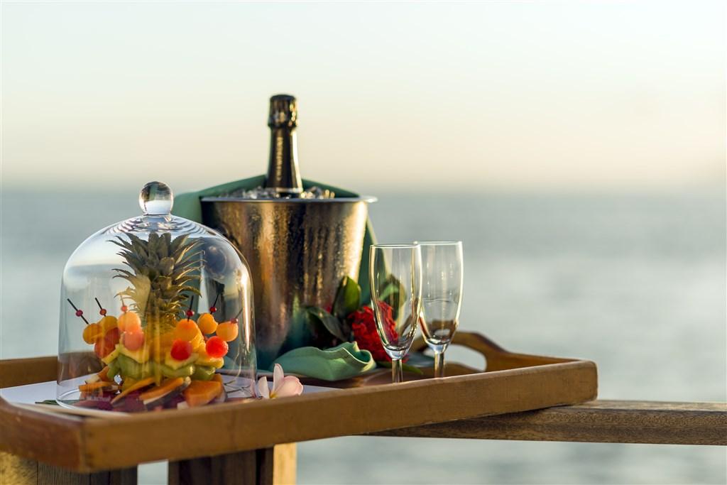 PPT Intercontinental Tahiti - Romance & Restaurant (1).jpg