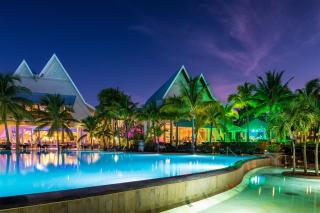 Victoria Beachcomber Resort & Spa