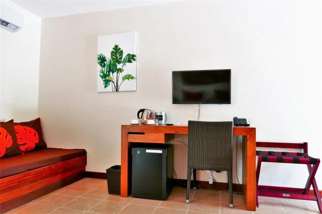 BOB Royal Bora Bora Standard Room (10).JPG
