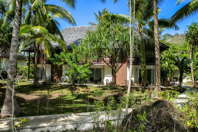 BOB Royal Bora Bora_Public Area (6).jpg
