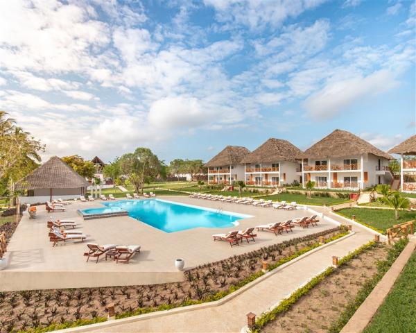 Family pool (2).jpg