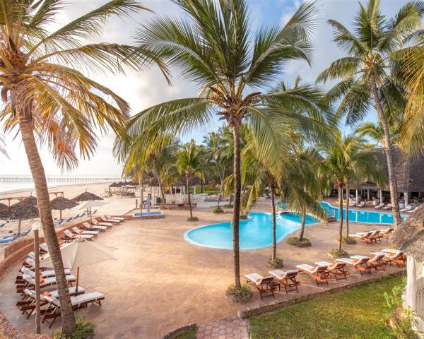 Main pool (2).jpg