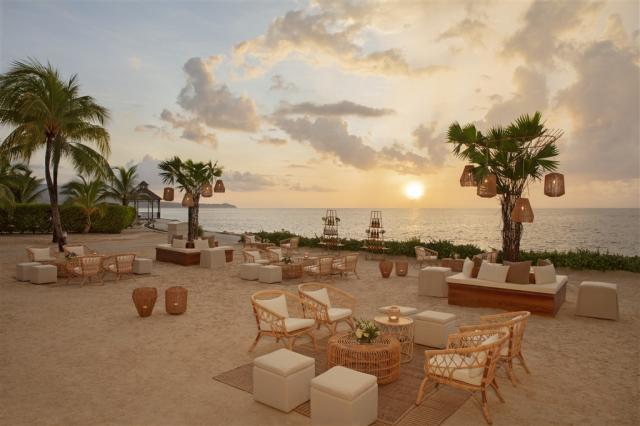 SESMB-GRP-Cocktail-BeachSunset-1A-CB.tif