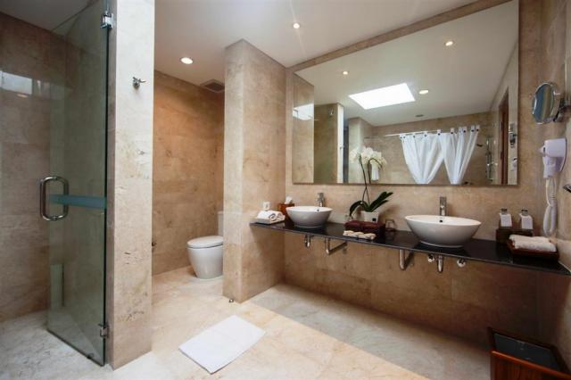 legian_beach_bathroom.jpg