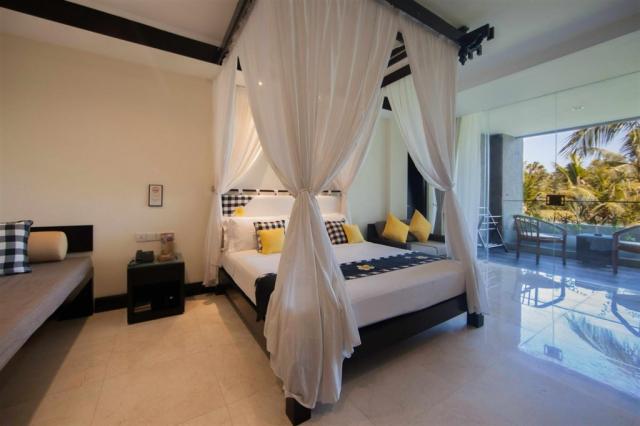 legian_beach_room_.jpg