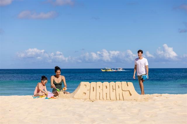 MOVENPICK_BORACAY_BEACH.jpg
