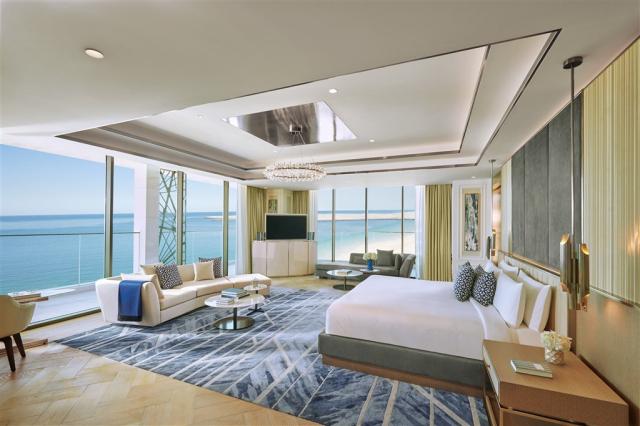 11_Mandarin_Oriental_Jumeira_Dubai_-_The_Royal_Penthouse_Bedroo