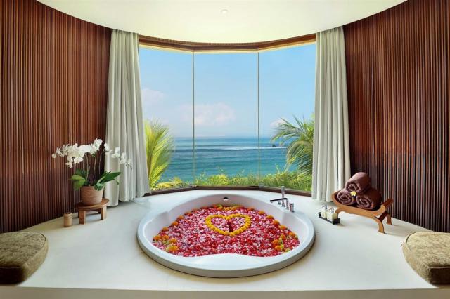 Candi Beach -Ocean-Spa_Bathtub-flower-ritual.jpg