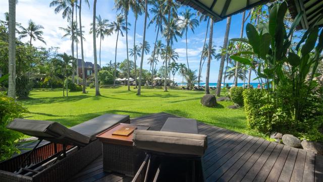 Candi Beach - Deluxe-Ocean-Room_Terrace.jpg