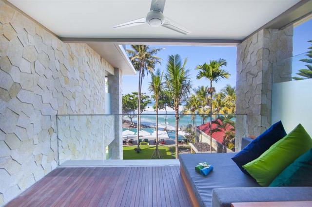 Candi Beach -Junior-Suite-Ocean-View_balcony-1.jpg