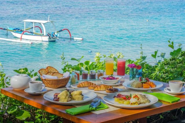 Candi Beach -Breakfast.jpg