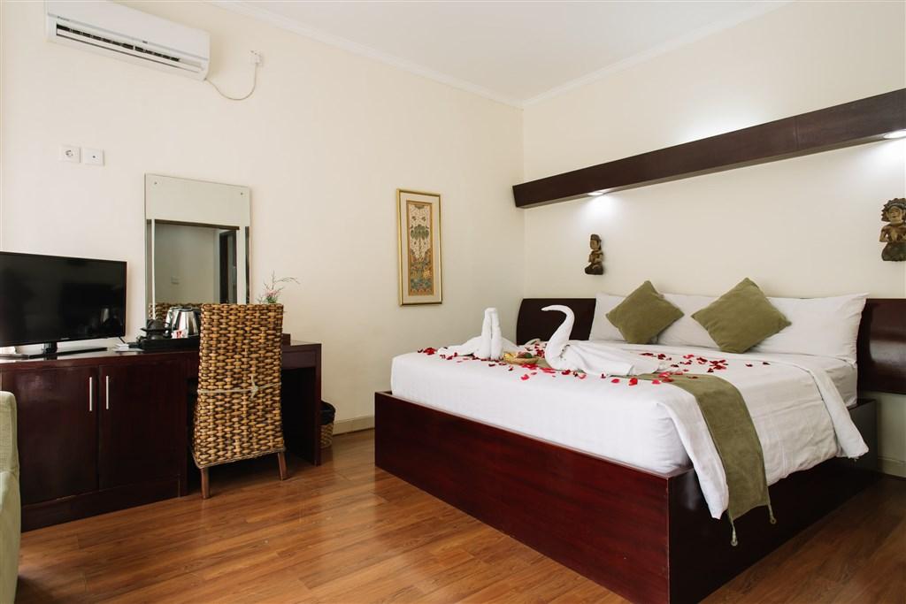 Respati Beach Hotel - pokoj s manželskou postelí.jpeg