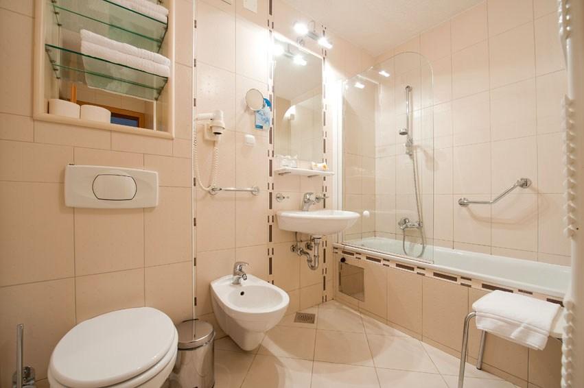 kompas, stand,bath.jpg