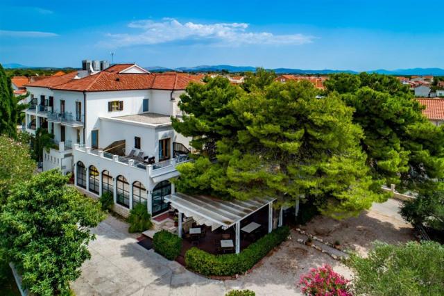 Exteriér_Nikola_Vodice.jpg