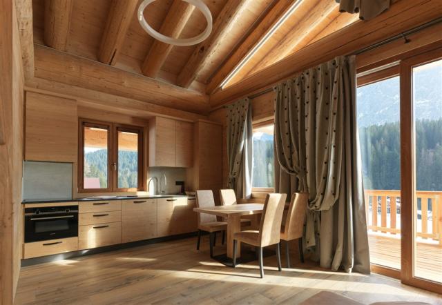 luxury-chalets-dolomites-salotto-cucina-scaled.jpg