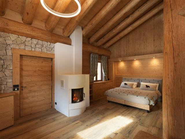luxury-chalets-dolomites-camera-scaled.jpg