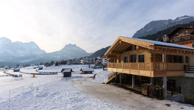 luxury-chalets-dolomites-esterni-scaled.jpg