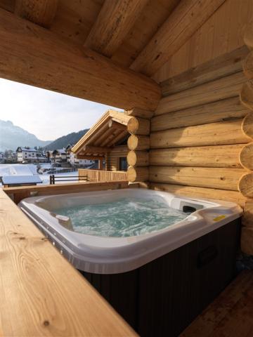 luxury-chalets-dolomites-idromassaggio-2-scaled.jpg