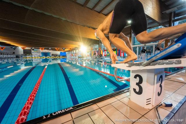 Nuoto - blocco partenza 50 mt.jpg