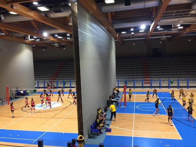 Palazzetto pallavolo campi divisi.jpg