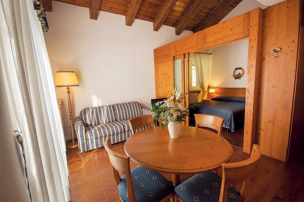 IT_Cortina_Misurina_int08_FamilyRoom.jpg