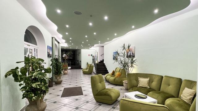 hall1-wide