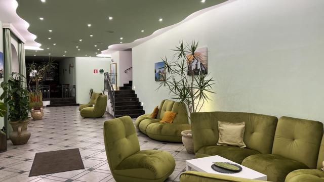hall2-wide