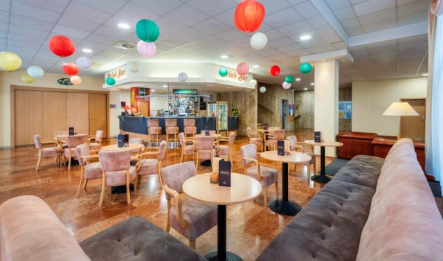 Lobby bar